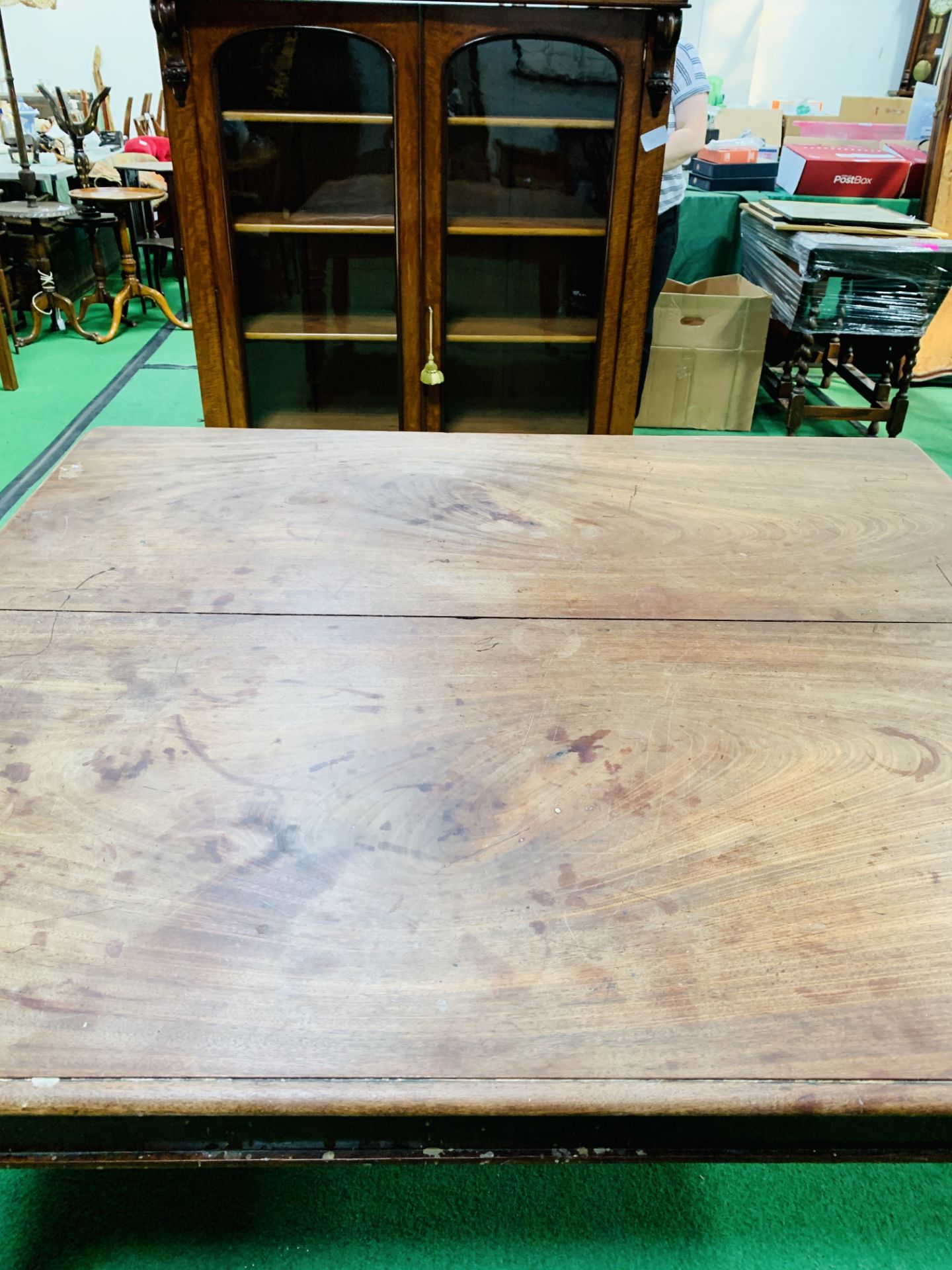 Victorian mahogany extendable dining table on turned reeded legs on brass casters - Image 5 of 6