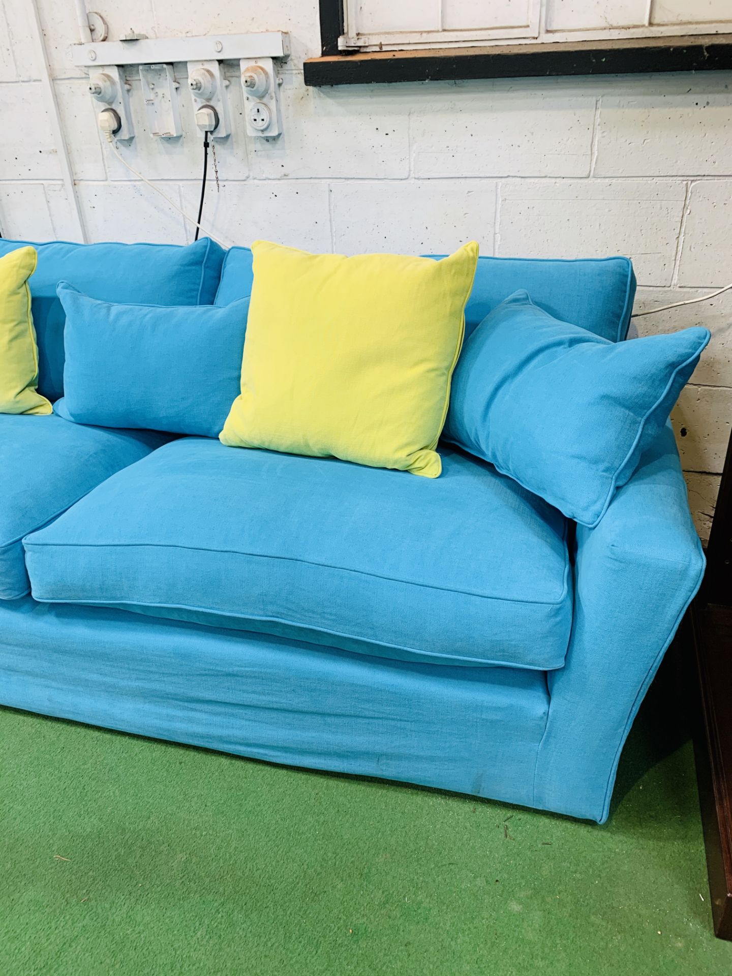 Three seat sofa by "Sofa Workshop" upholstered in turquoise cotton loose covers, with matching cushi - Image 3 of 4