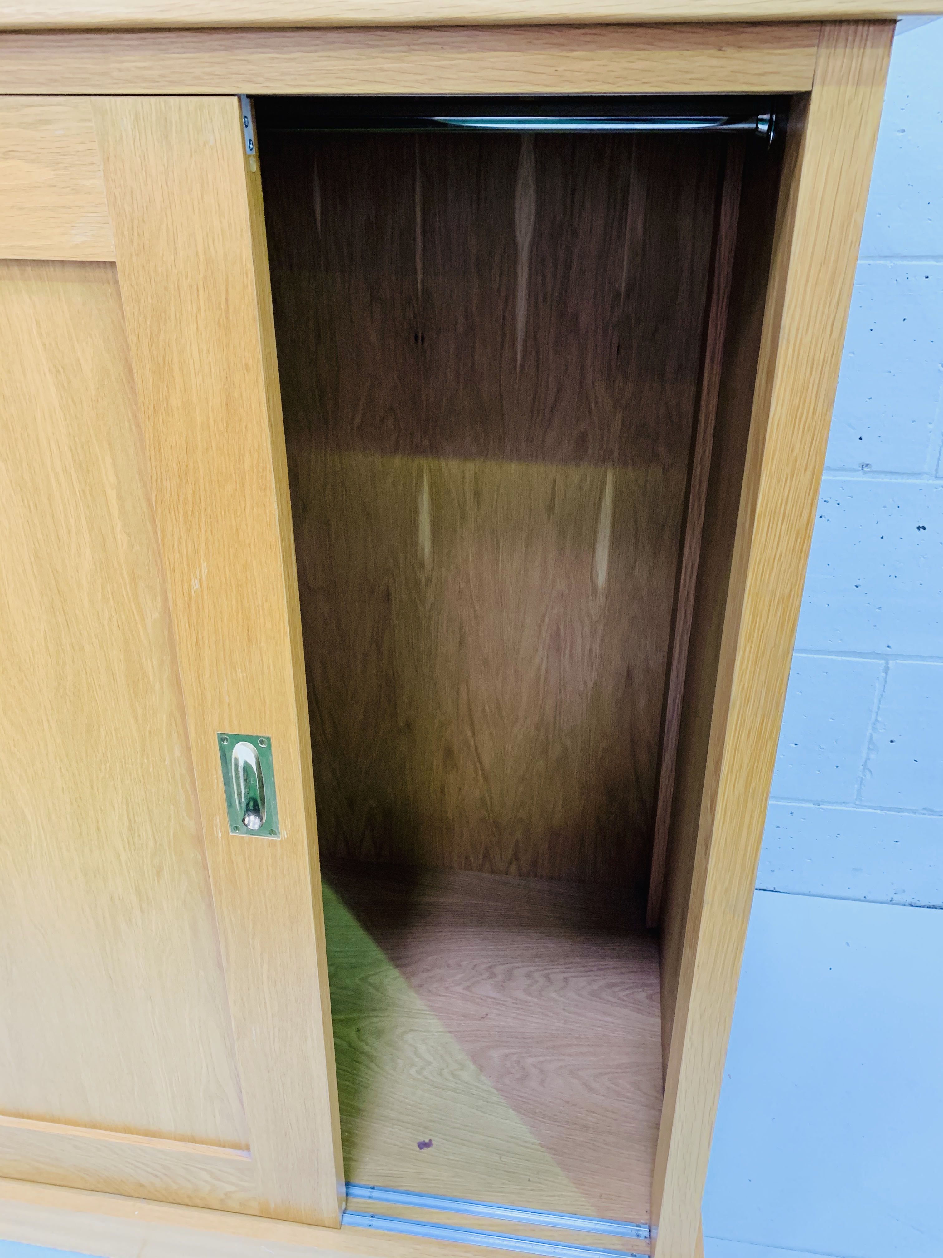 Oak low wardrobe with two sliding doors. - Image 3 of 4