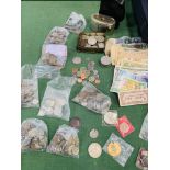 Quantity of GB and foreign coins and bank notes. Estimate £40-60