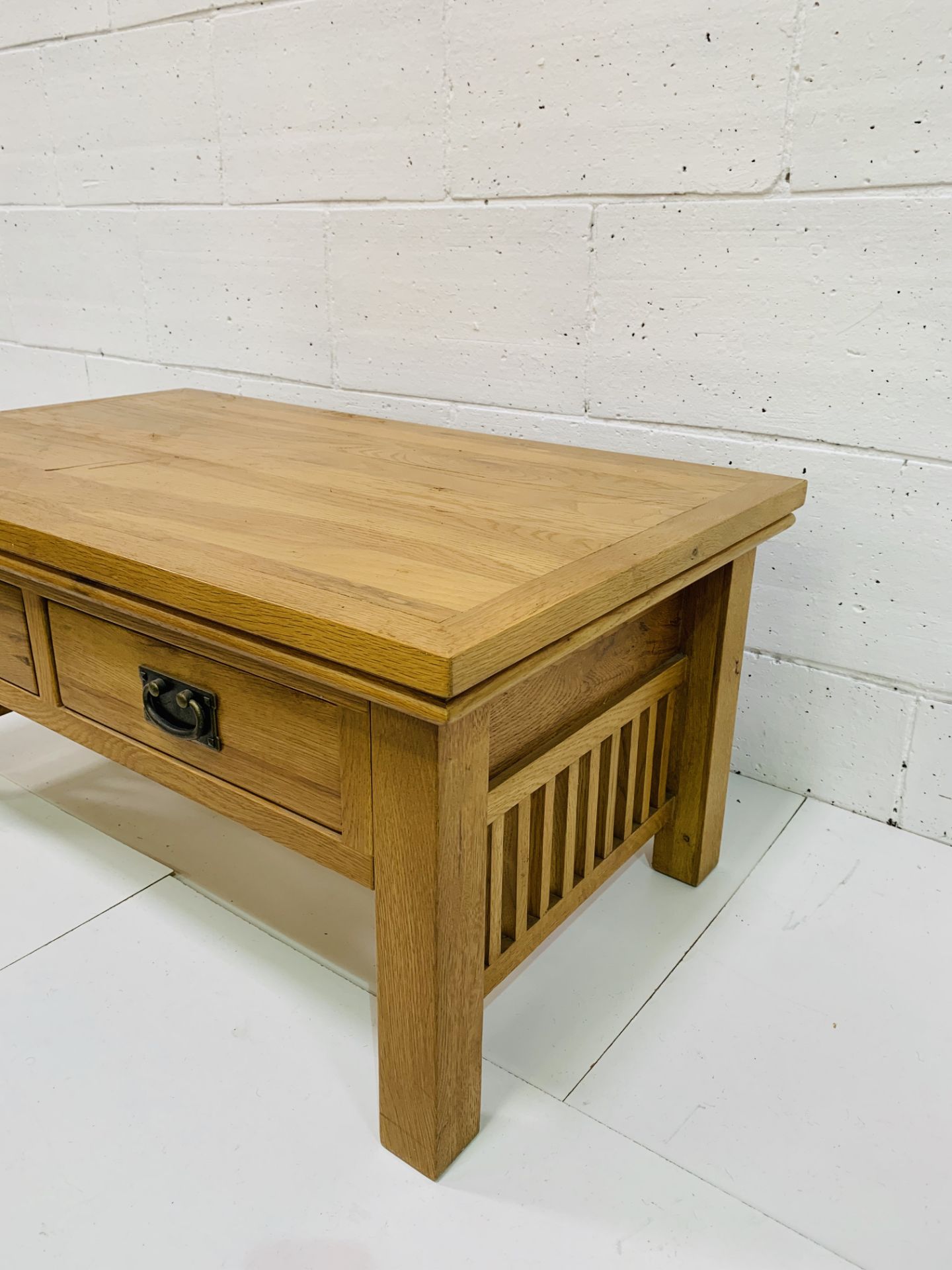 Oak low table with two double-sided frieze drawers, with slatted sides. - Image 2 of 3