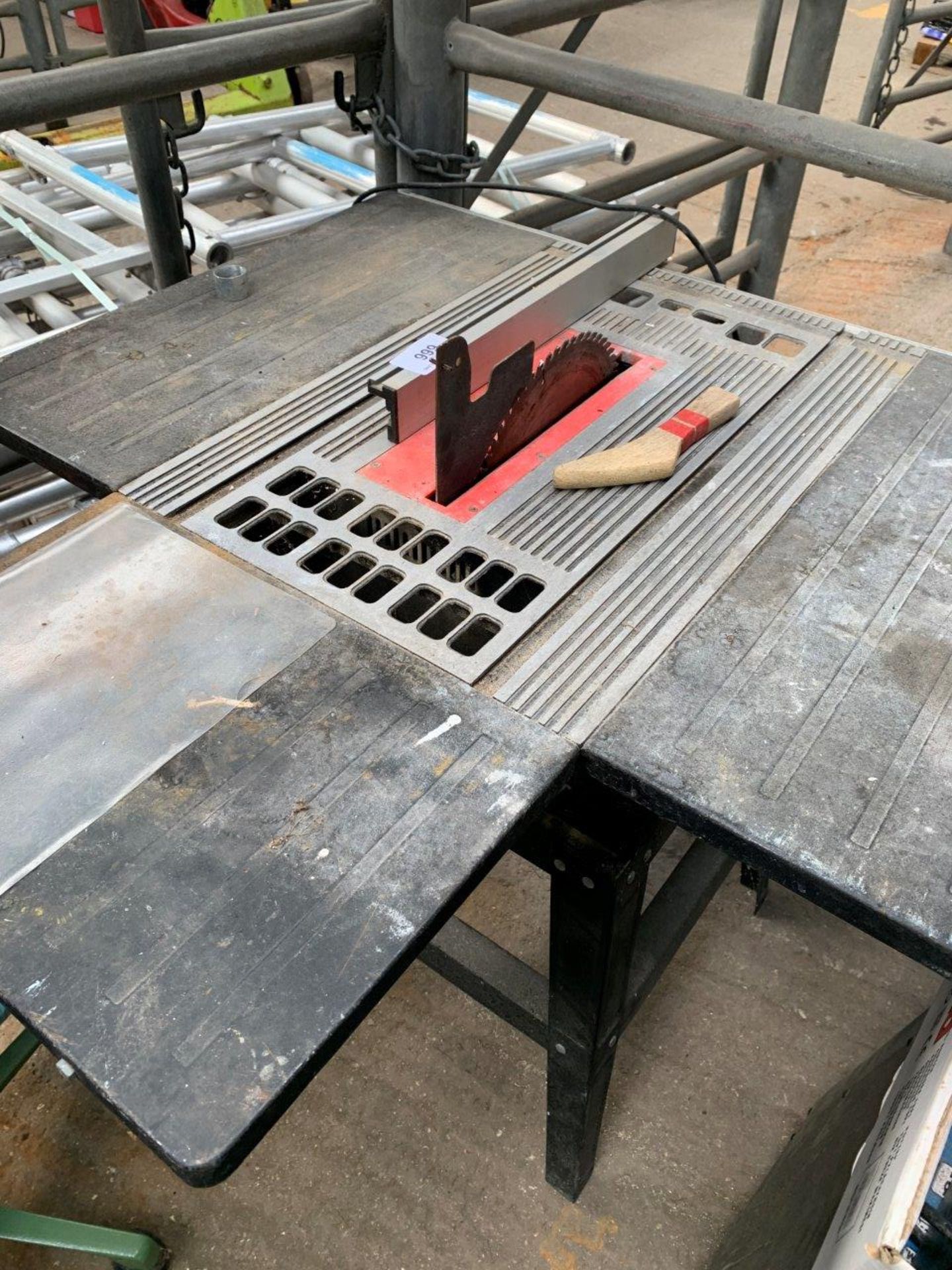 ZIP 10inch table saw - Image 2 of 2