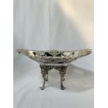 Victorian Mappin & Webb Princess plate table centrepiece Tazza with repousse design, on stand.