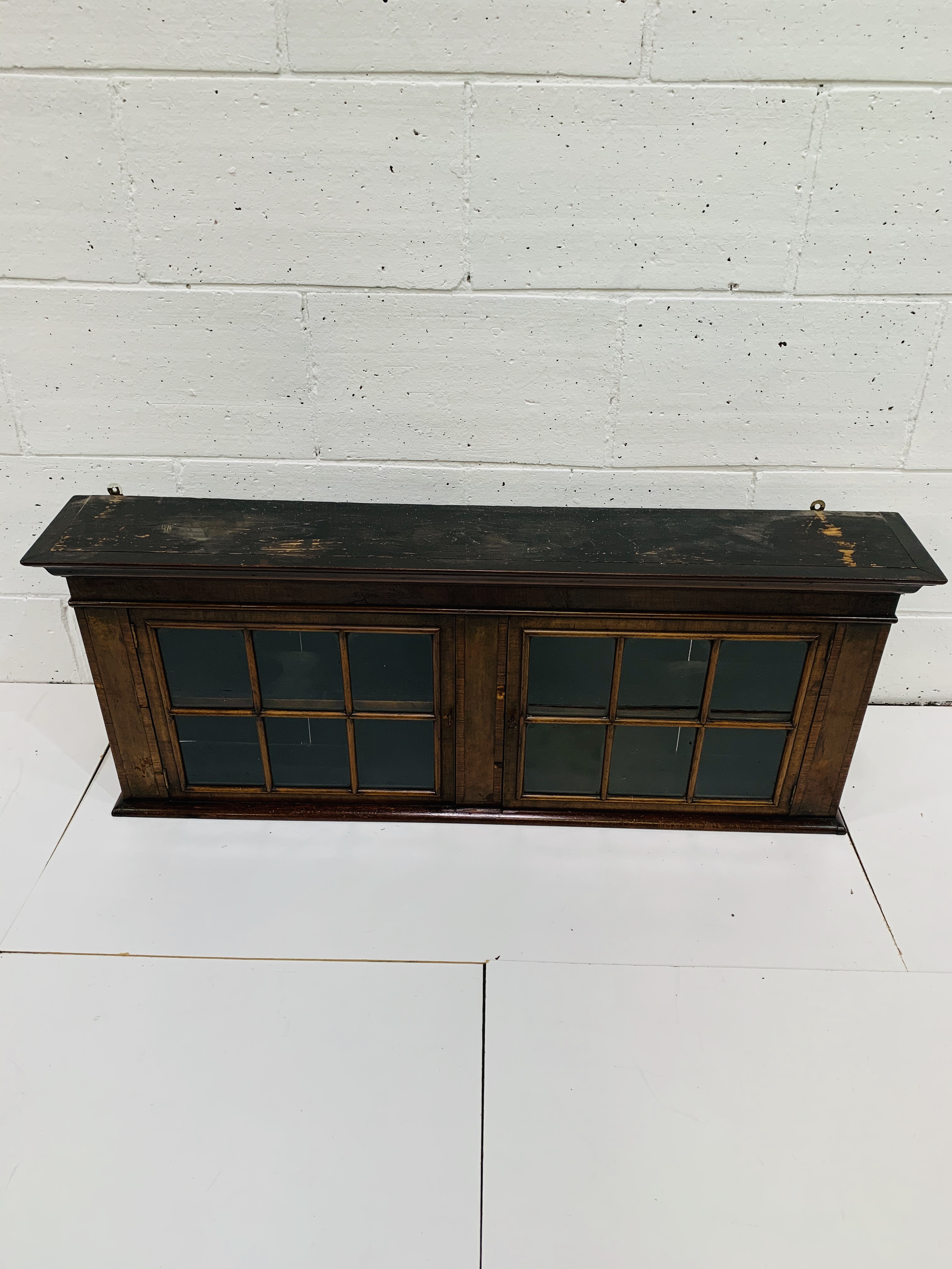 Mahogany wall mounted display cabinet with two shelves and two glazed doors. - Image 2 of 2