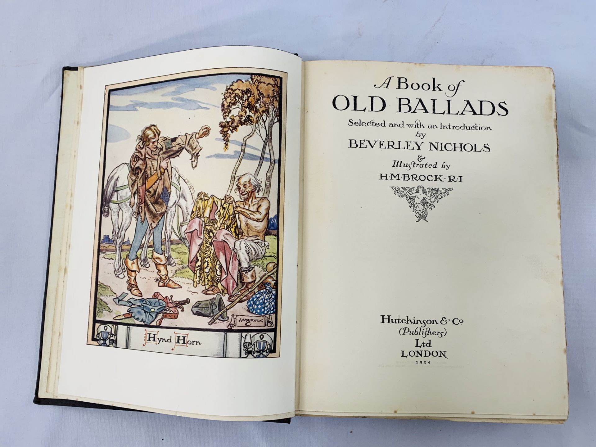 Book of Old Ballads selected and with an introduction by Beverley Nichols, published in 1934. - Image 2 of 3