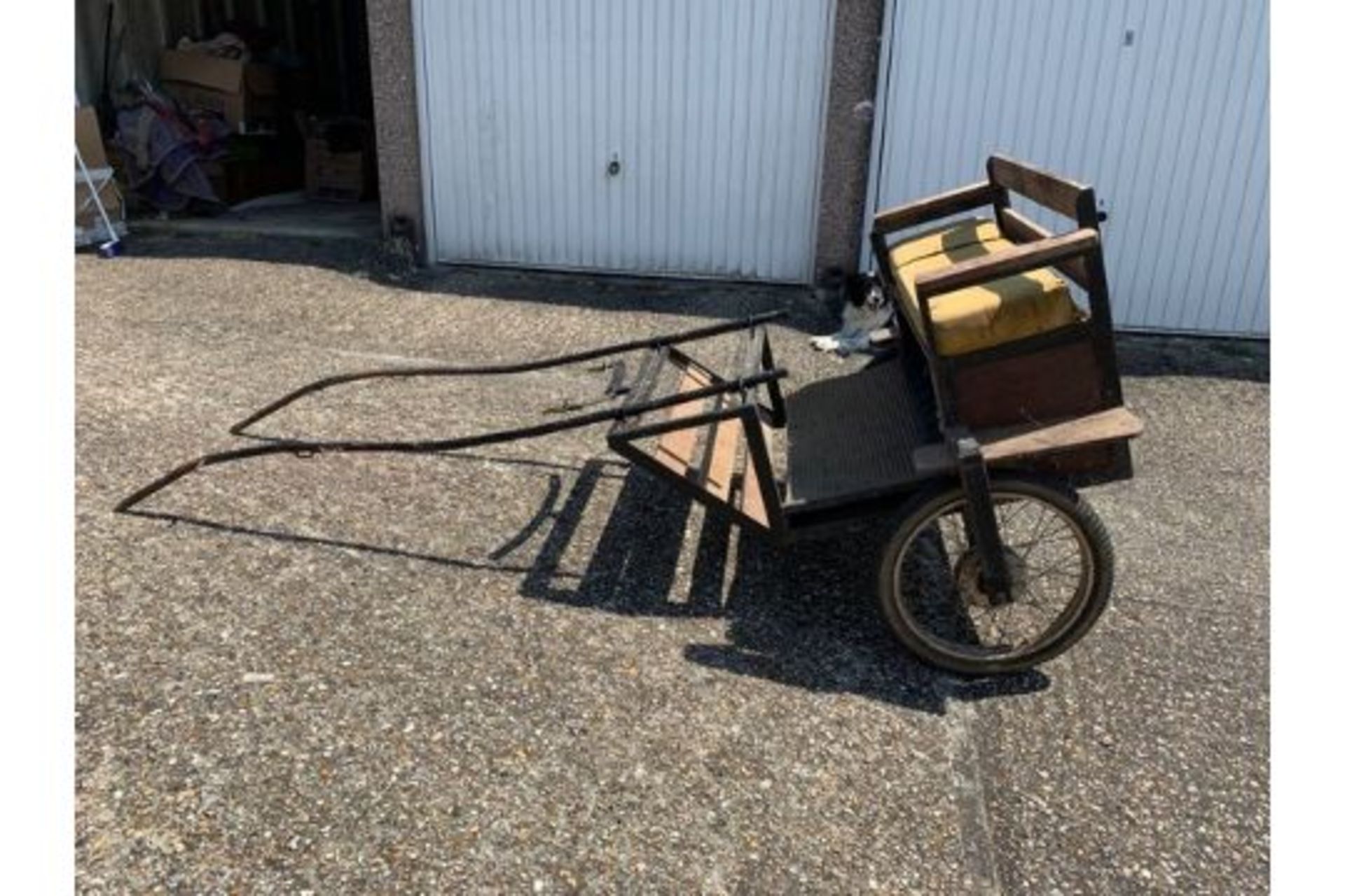 EXERCISE CART to suit 12 to 13.2hh pony. A black painted metal frame, the body in natural varnishe - Image 2 of 4