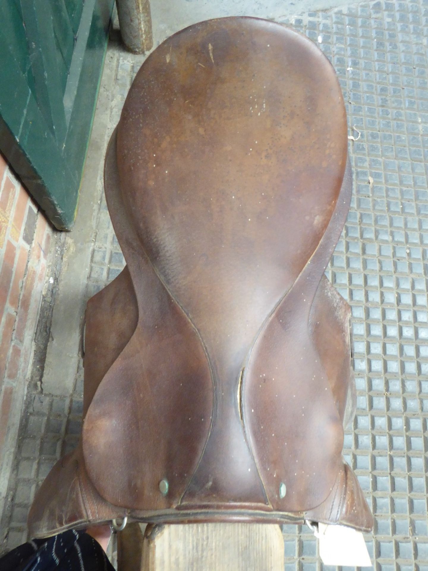 Saddle by M.E.Howey, D-D 6ins, 16ins - Image 2 of 2