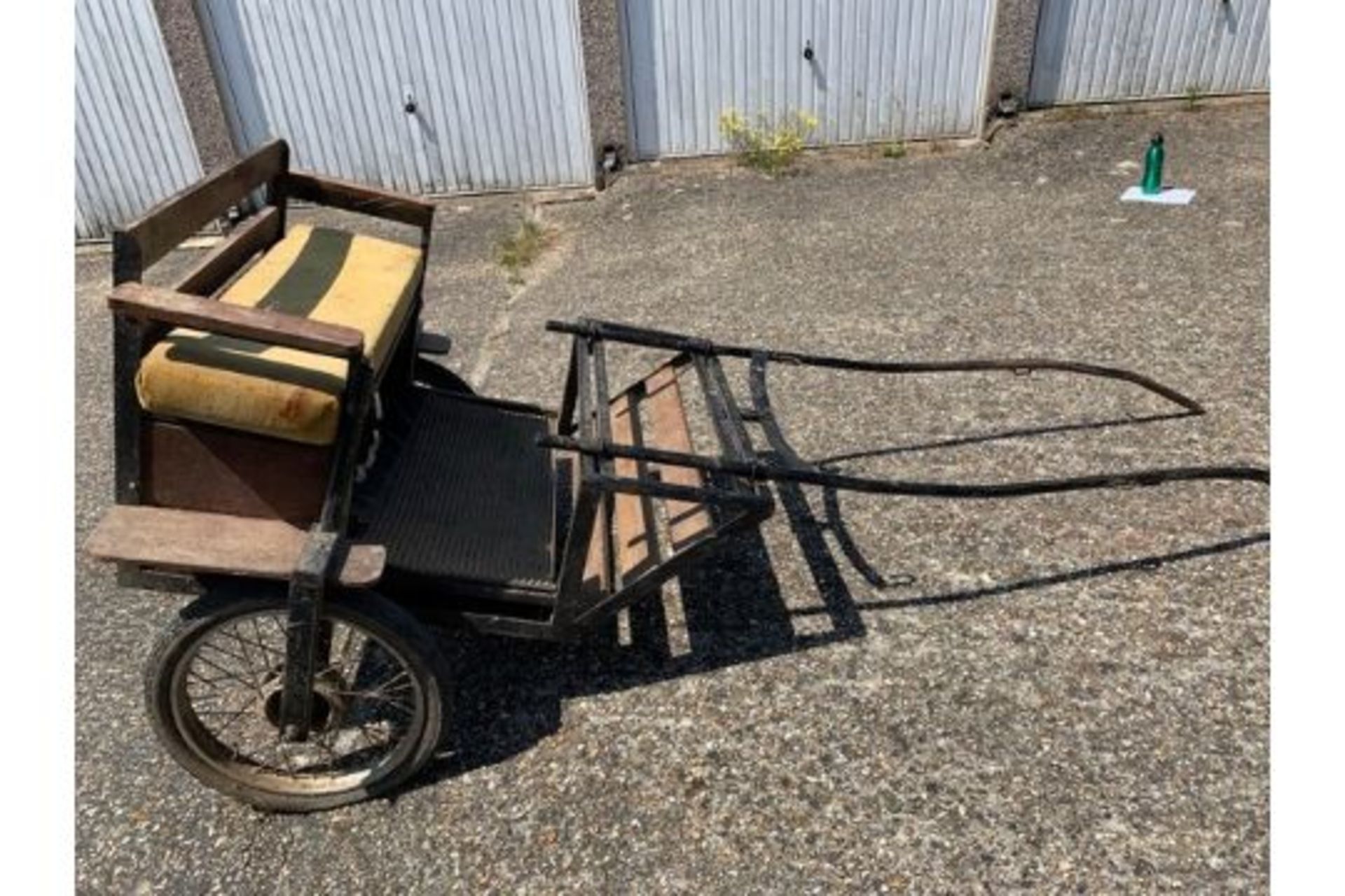 EXERCISE CART to suit 12 to 13.2hh pony. A black painted metal frame, the body in natural varnishe