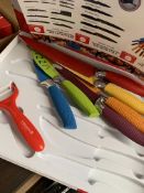 7 piece knife set, multicoloured.