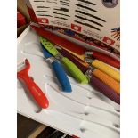 7 piece knife set, multicoloured.