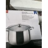 24cms cook pot with lid.