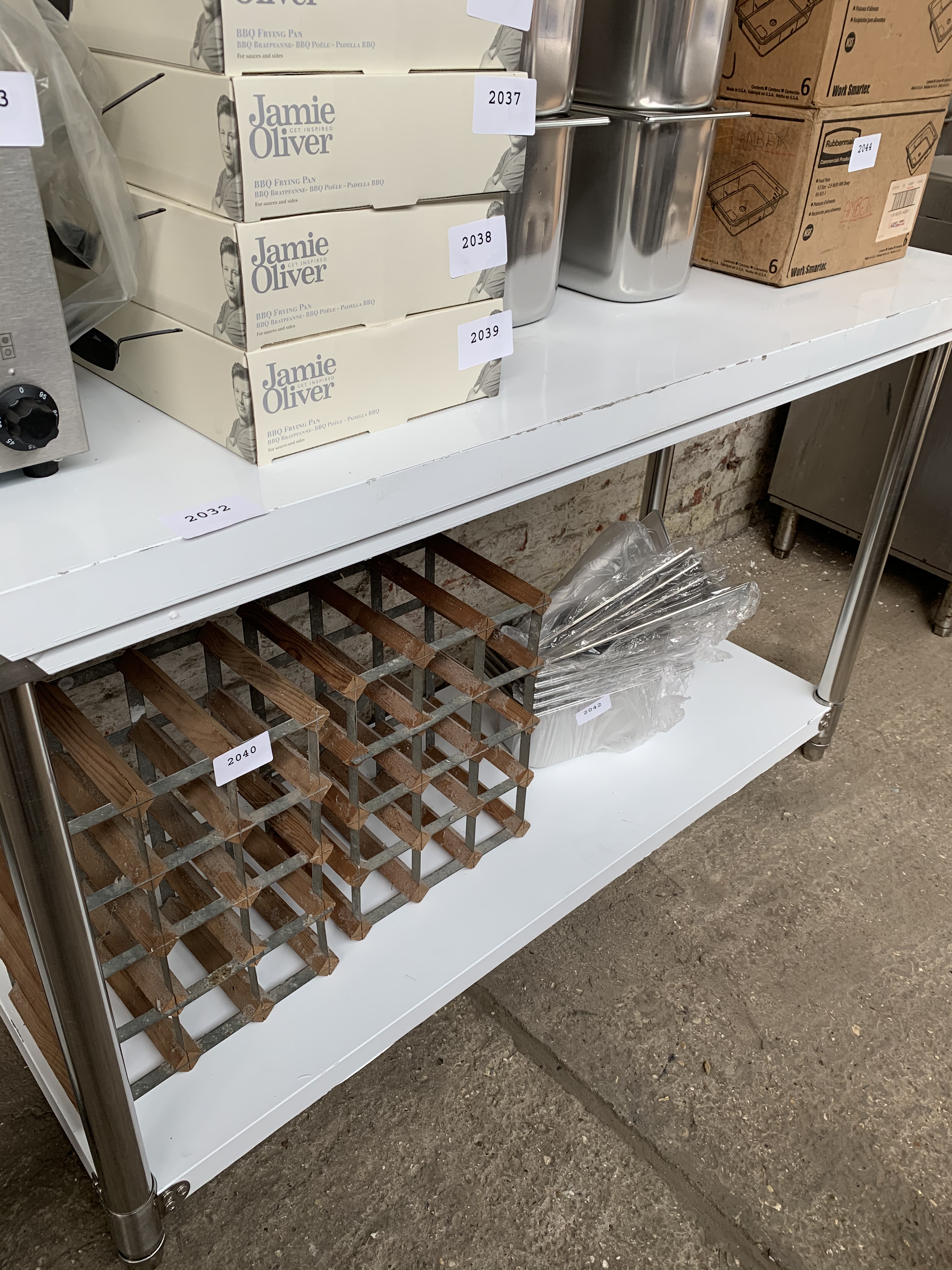 Stainless steel prep table with shelf, 120cms.