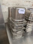 15 x stainless steel food containers.