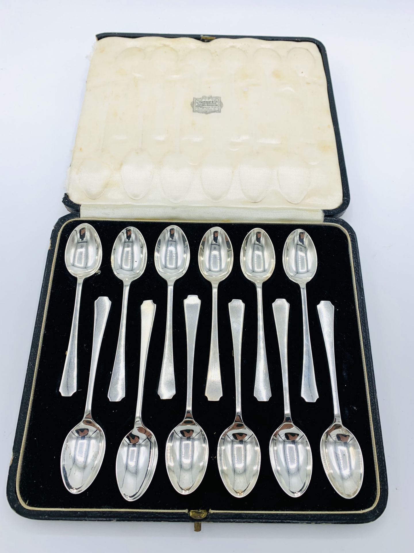 Set of 12 Art Deco silver teaspoons, hallmarked Sheffield 1936, in original case - Image 2 of 3
