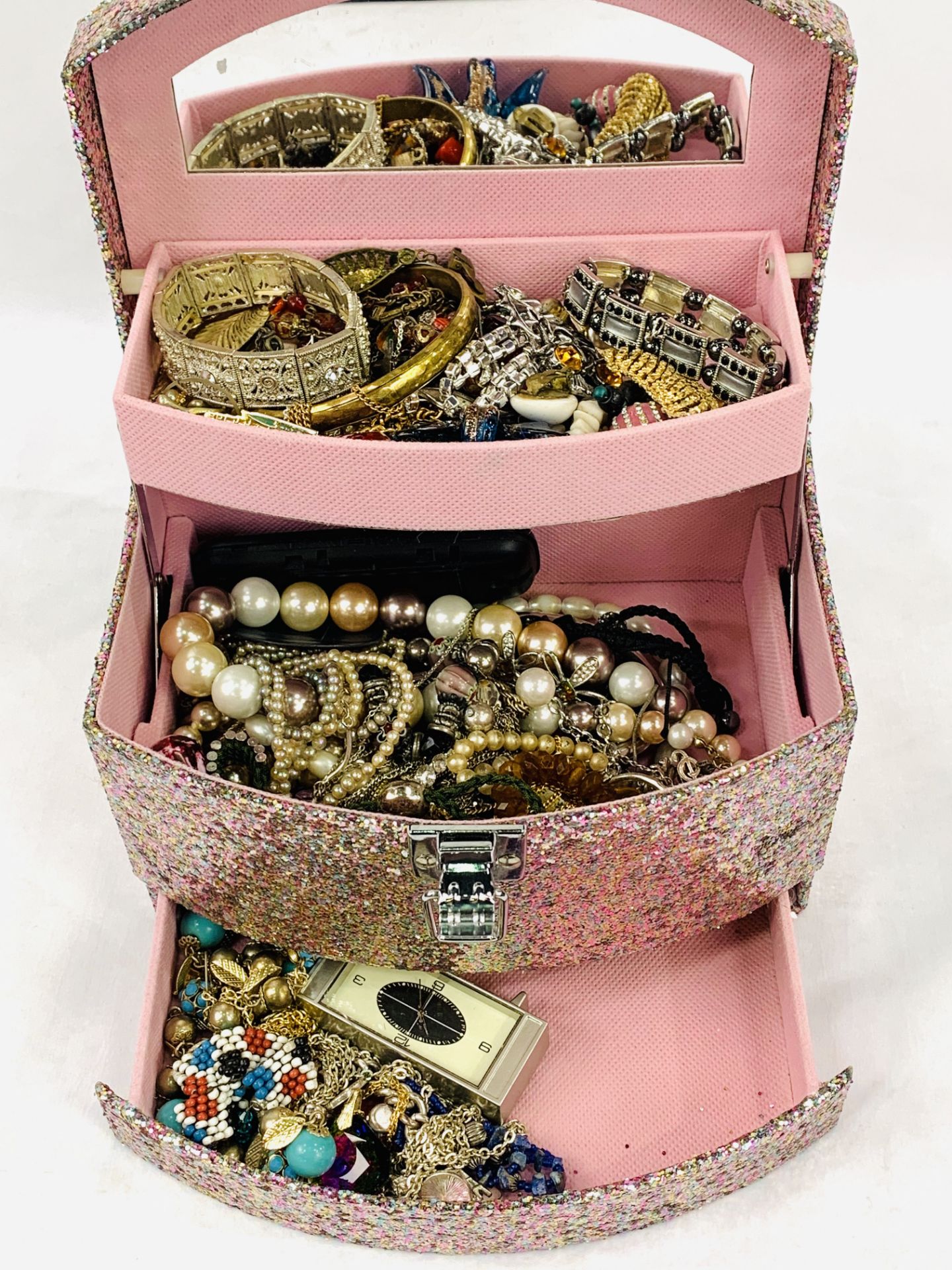 Jewellery box and contents.