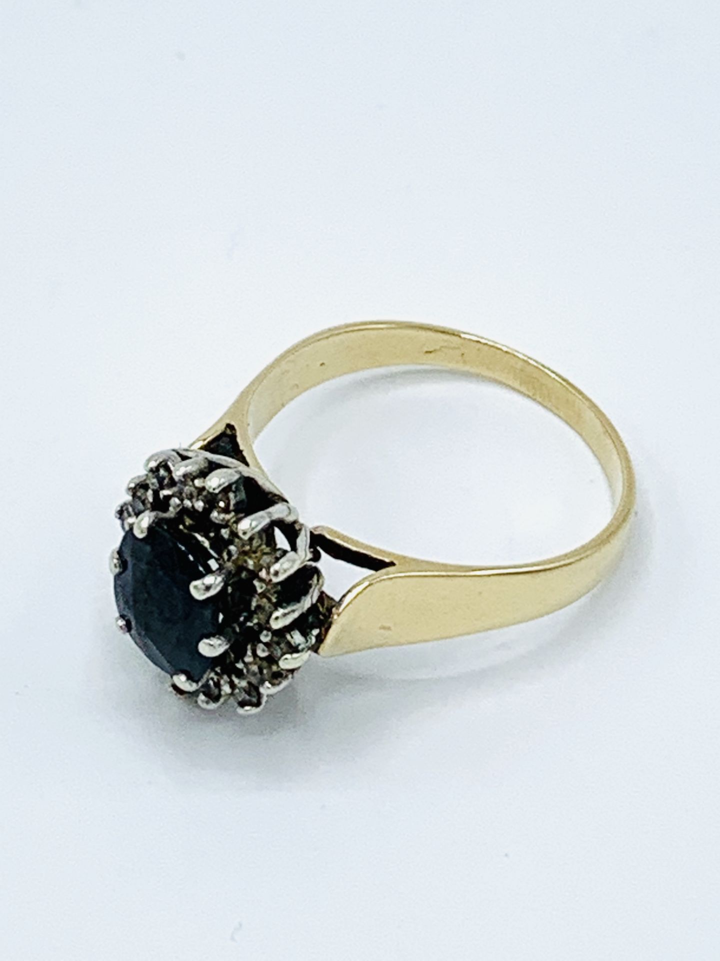 9ct gold, sapphire and diamond ring, 3.9gms - Image 2 of 4