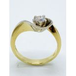 750 gold and platinum solitaire diamond ring, 7.0gms