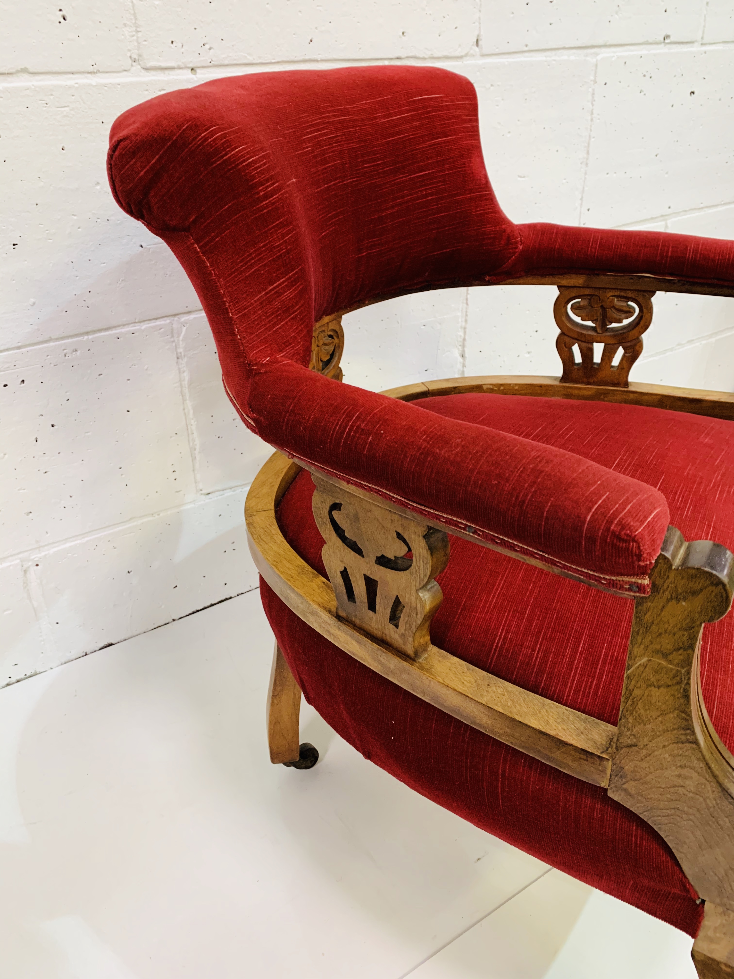 Early 20th Century red velvet library chair. - Image 3 of 4