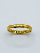 22ct gold band, size S 1/2, weight 3.7gms.