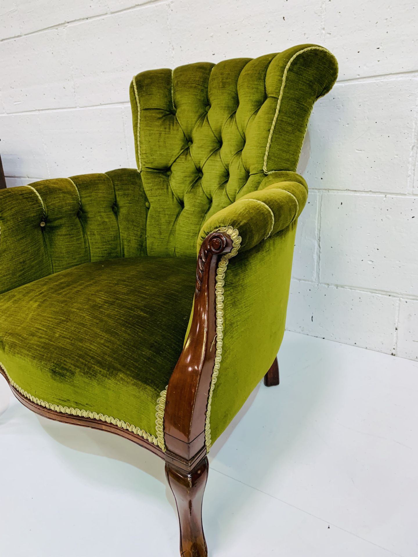 Drawing room chair upholstered in button back green upholstery. - Image 2 of 4