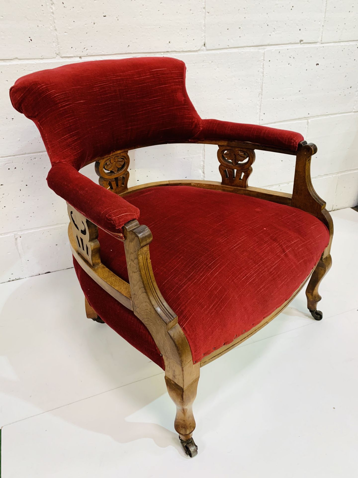 Early 20th Century red velvet library chair. - Image 2 of 4
