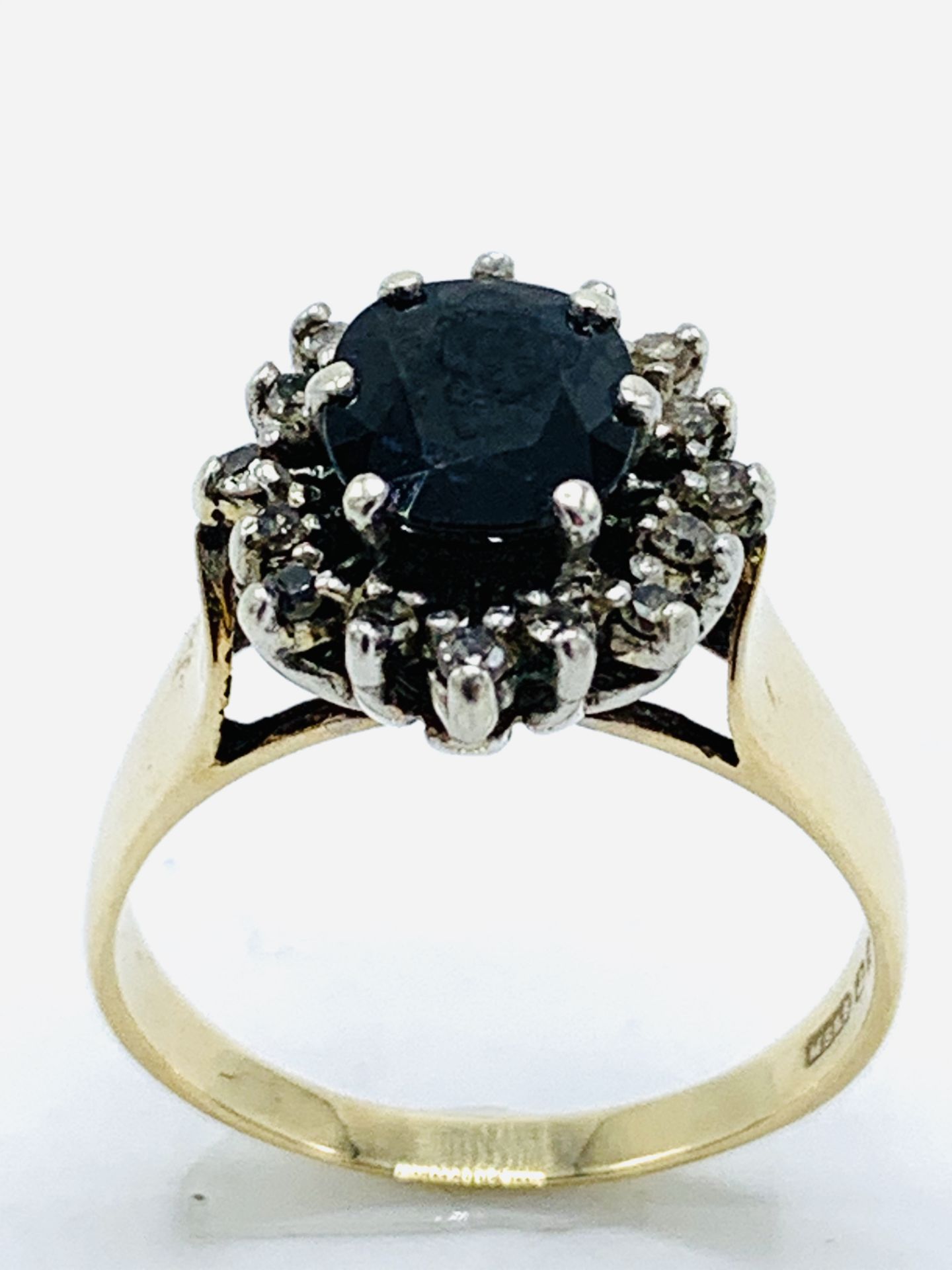 9ct gold, sapphire and diamond ring, 3.9gms