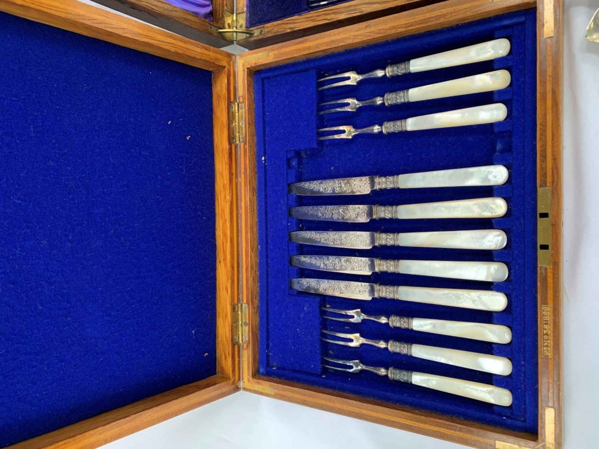 Two Edwardian canteens of dessert knives and forks; five silver teaspoons, and two butter knives - Image 4 of 4