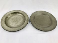Six 18th and 19th Century pewter plates; other pewter items; canteen of fish knives and forks.