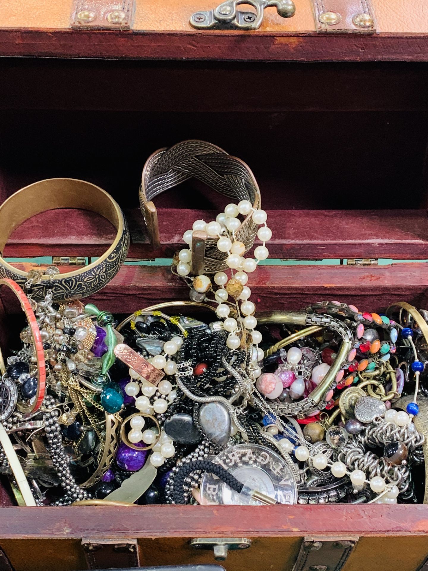 Five boxes of various costume jewellery. - Image 6 of 7