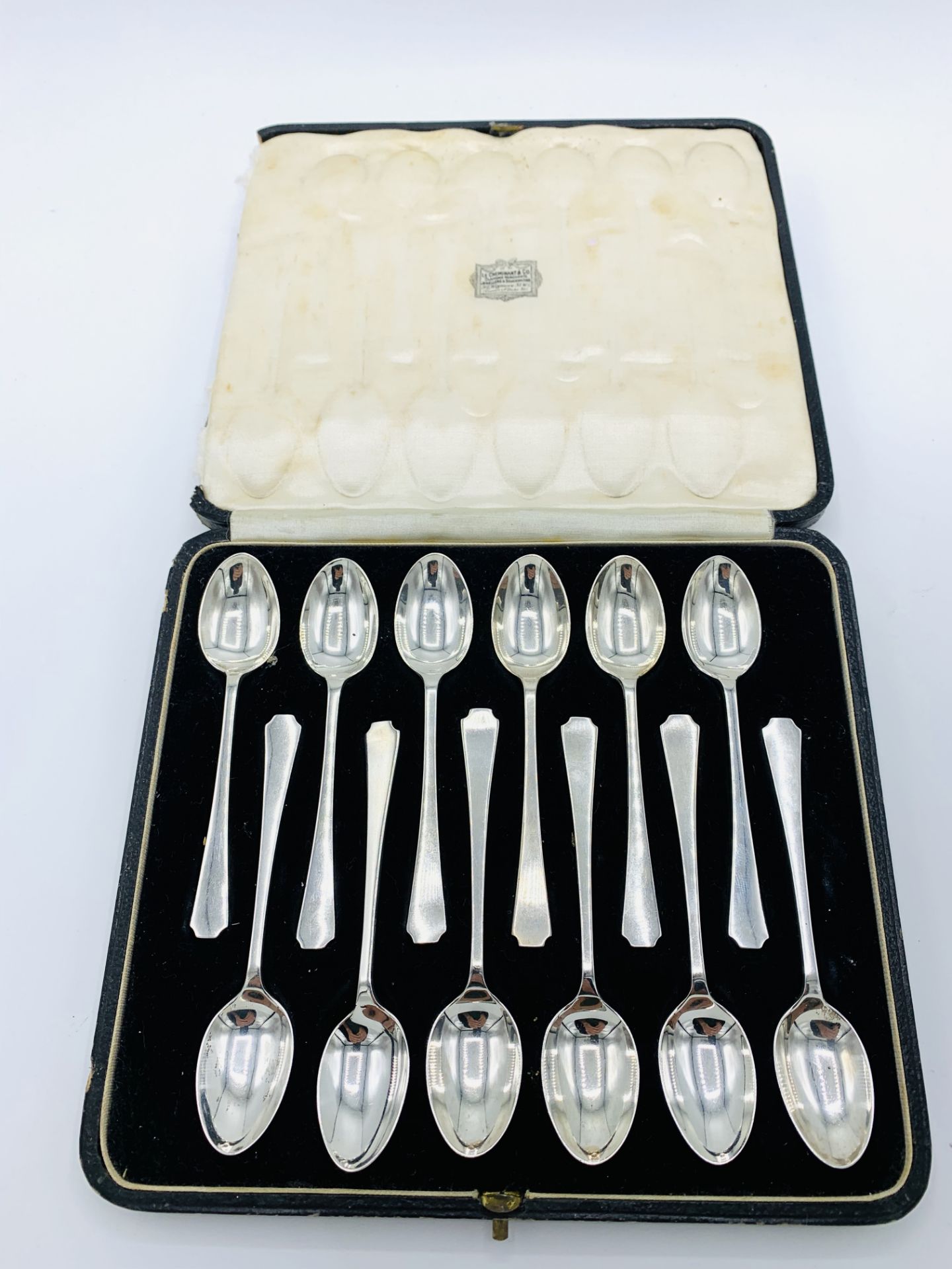 Set of 12 Art Deco silver teaspoons, hallmarked Sheffield 1936, in original case - Image 3 of 3