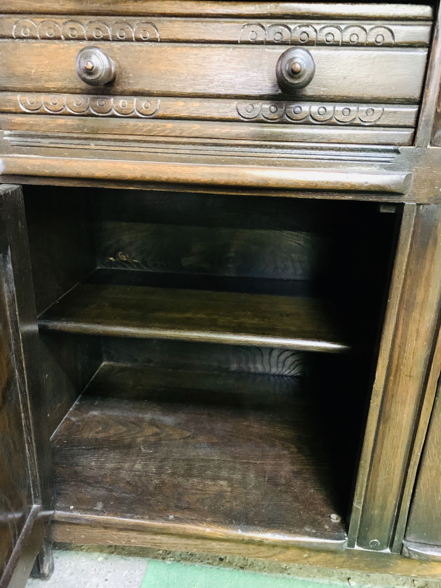 1930's oak dresser with two open shelves above two frieze drawers with two cupboards beneath. - Image 4 of 8