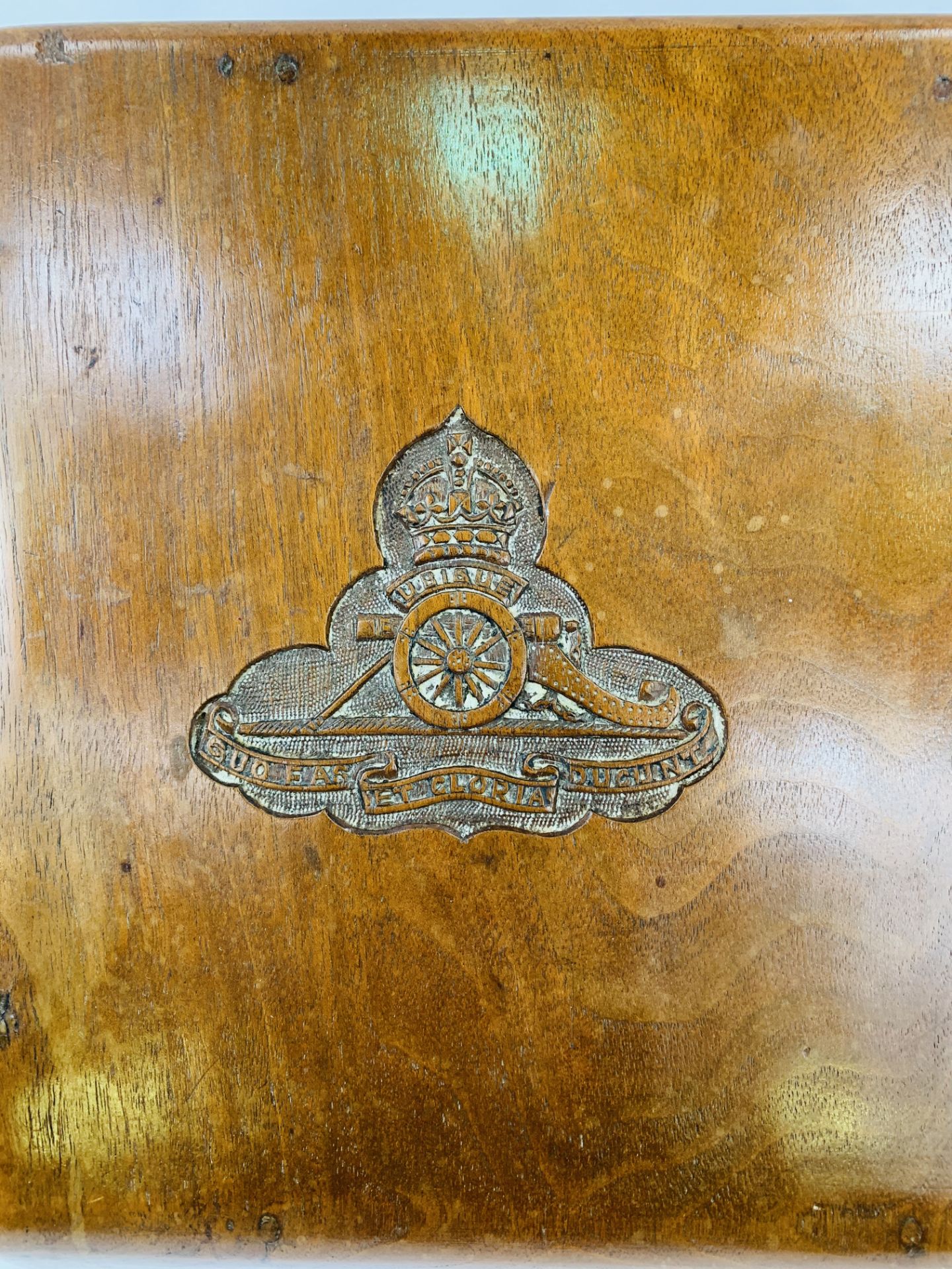 Mahogany stationery box carved with the crest of the Royal Artillery - Image 4 of 4