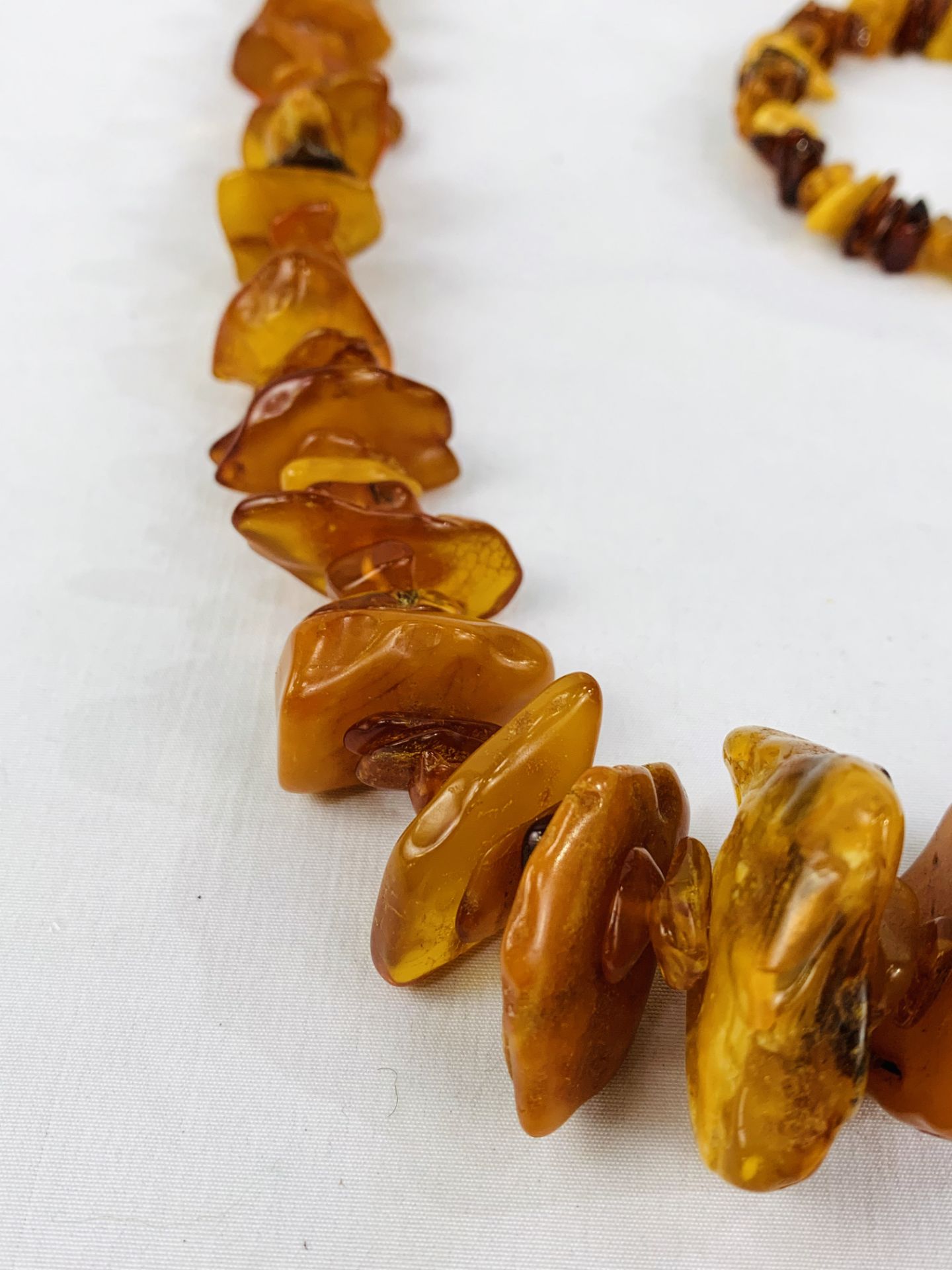 3 items of amber coloured jewellery - Image 3 of 4