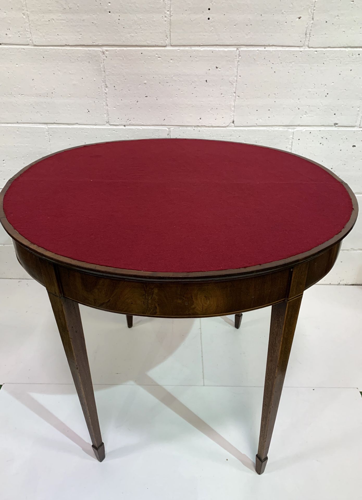 Mahogany demi-lune gate legged card table with scarlet baize, on tapered legs. - Image 3 of 3