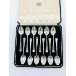 Set of 12 Art Deco silver teaspoons, hallmarked Sheffield 1936, in original case