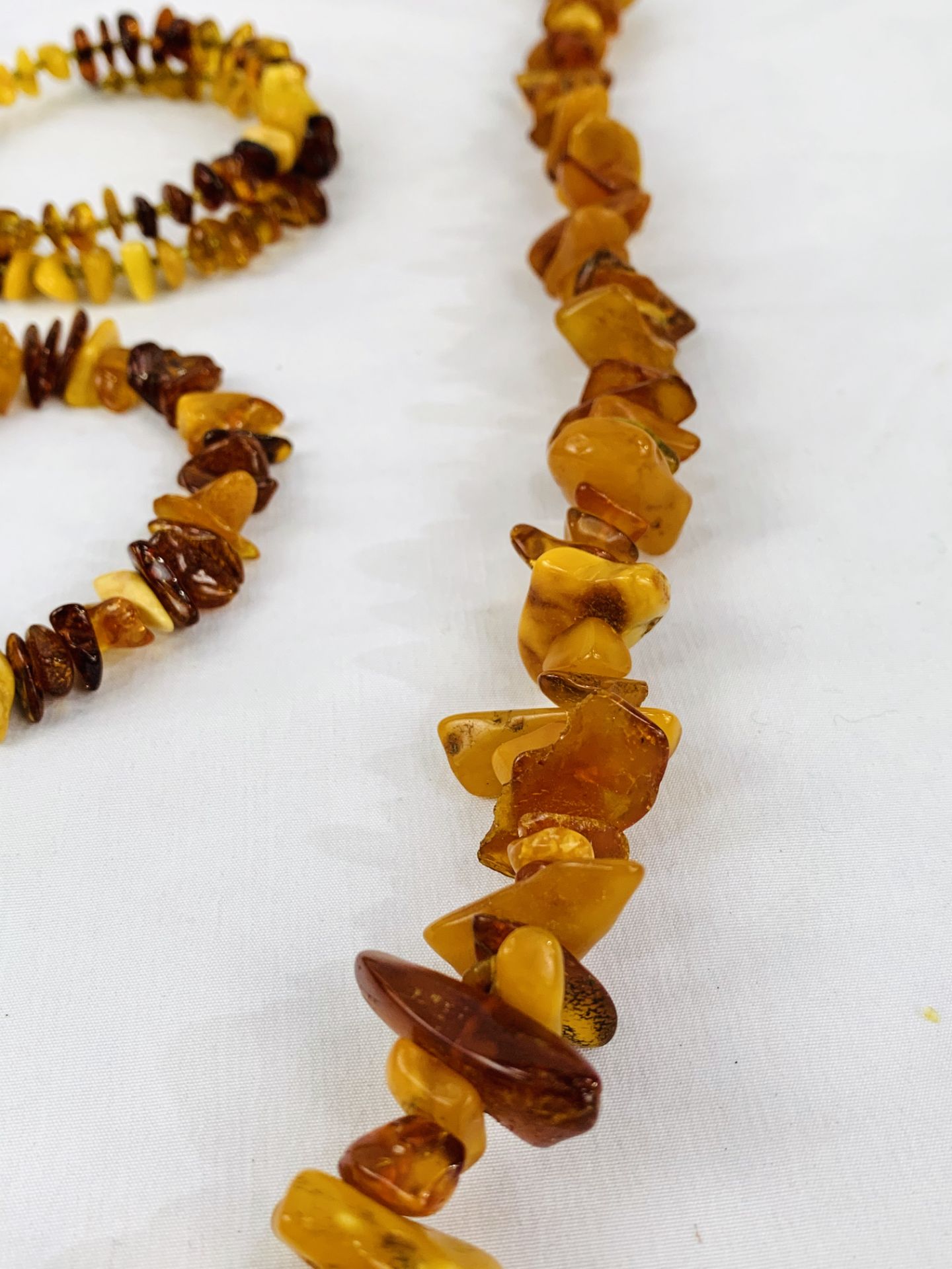 3 items of amber coloured jewellery - Image 4 of 4