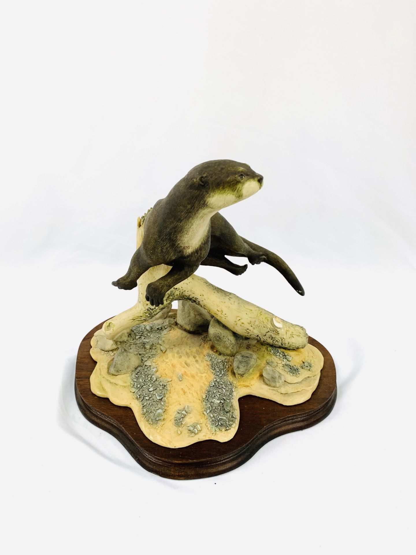 Border Fine Arts Otter figurine by E Waugh, 462/950, dated 1988. - Image 2 of 4