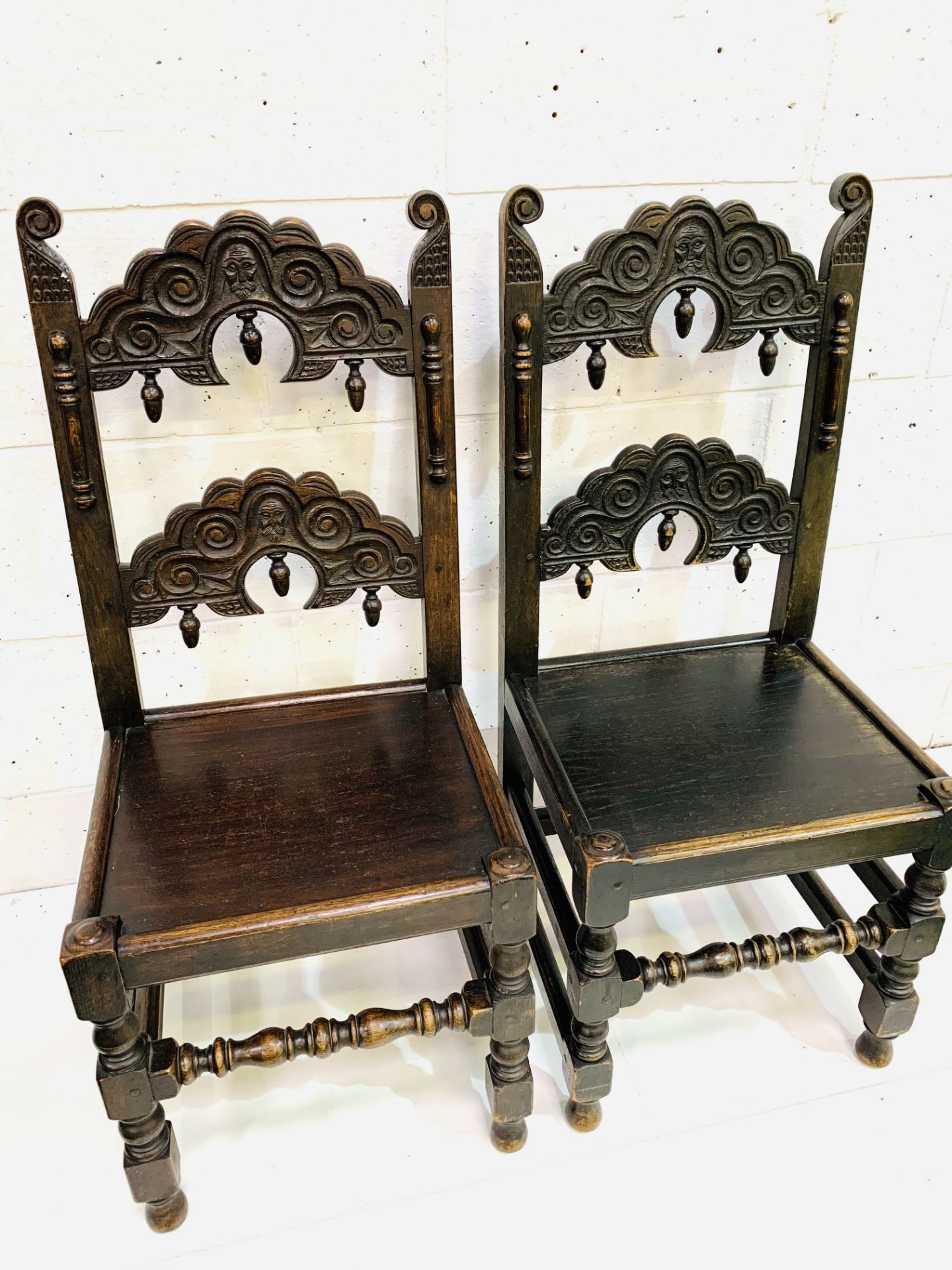 Two oak hall chairs with decorative splats - Image 2 of 5