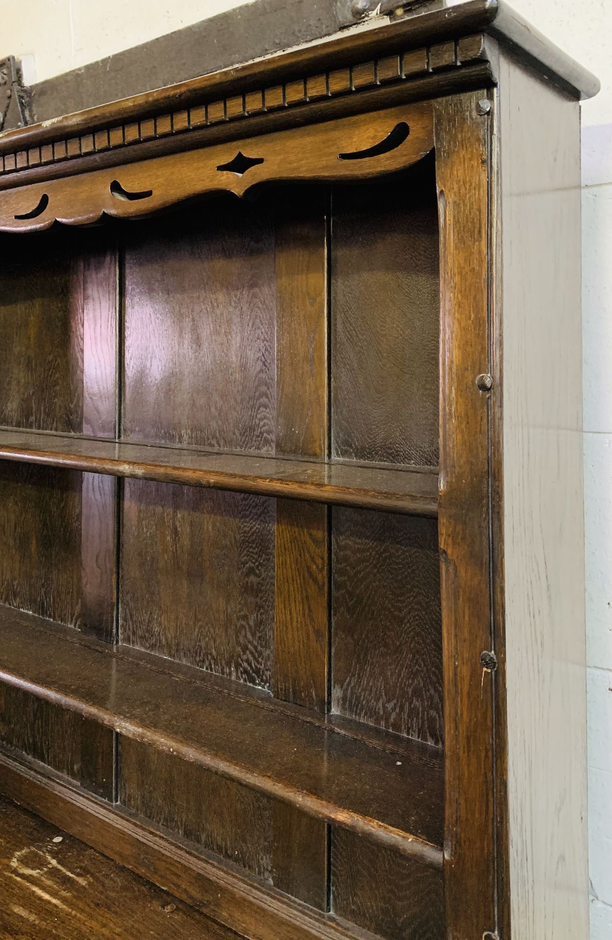 1930's oak dresser with two open shelves above two frieze drawers with two cupboards beneath. - Image 8 of 8