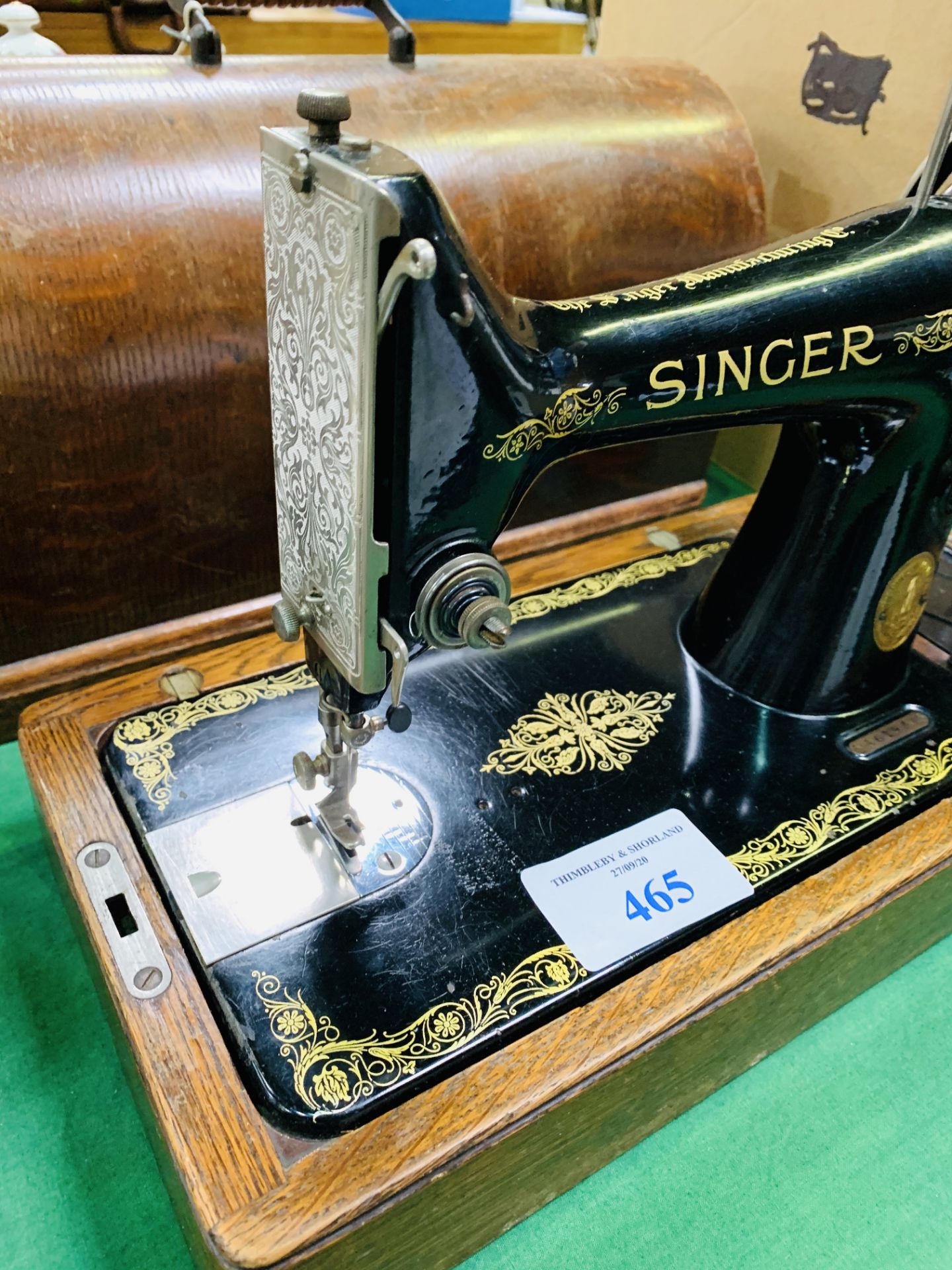 Manual Singer sewing machine, Y1619363. - Image 2 of 4