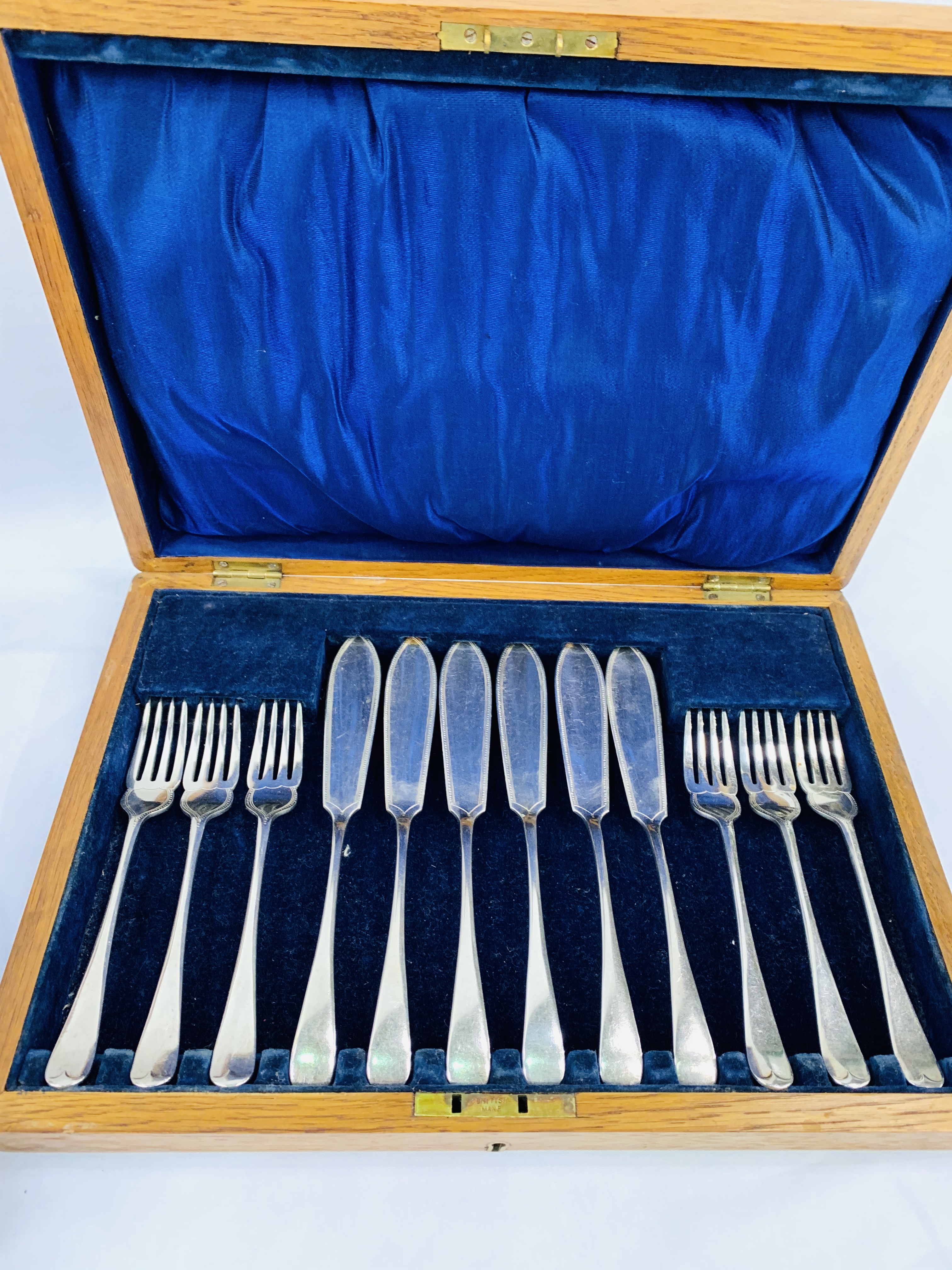 Oak cased Edwardian silver plated fish set together with a mahogany cutlery case by Flexfit - Image 3 of 3
