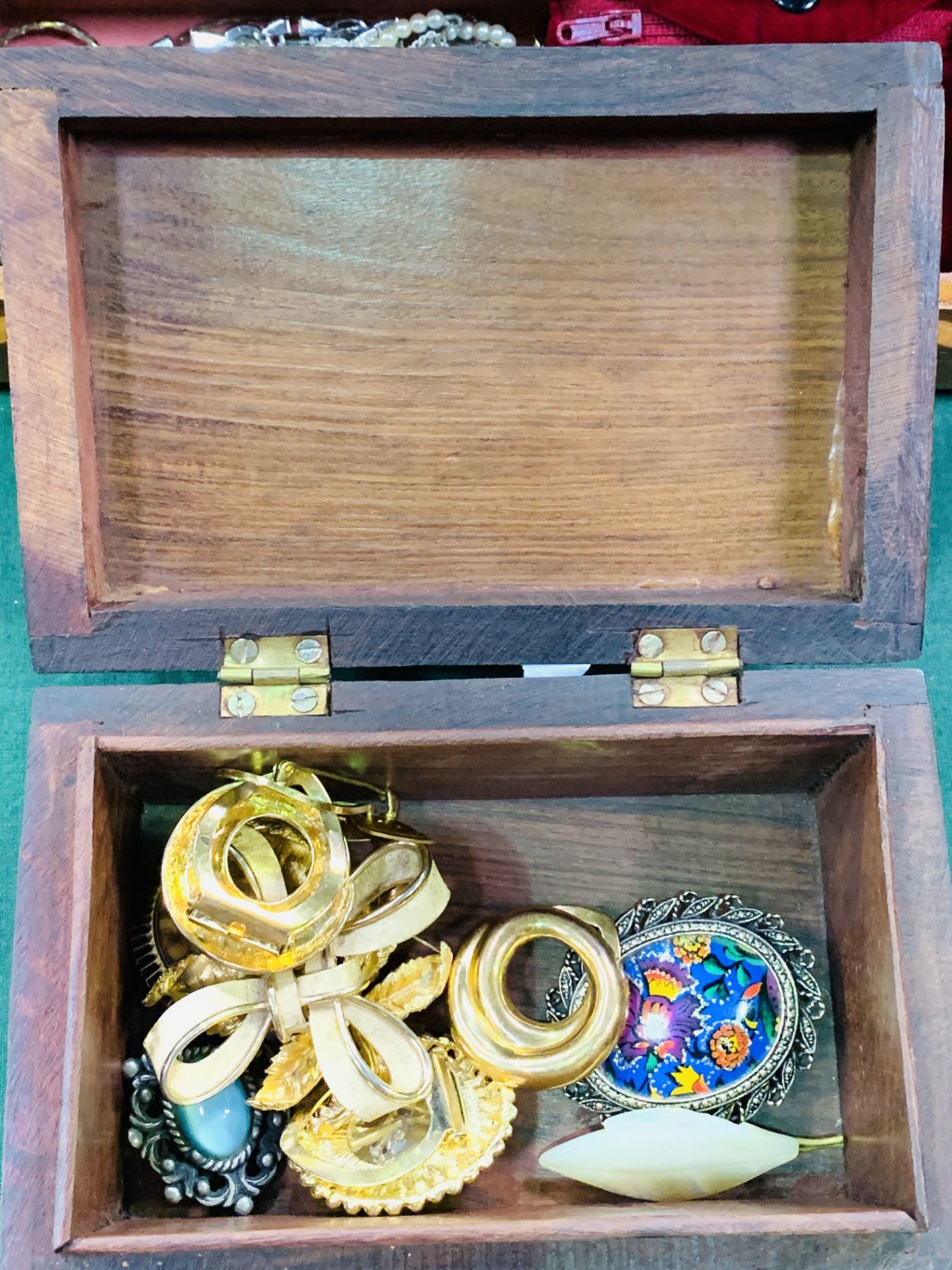 Five boxes of various costume jewellery. - Image 4 of 7