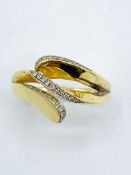 750 gold and diamond chip ring, 4.9gms