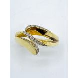 750 gold and diamond chip ring, 4.9gms