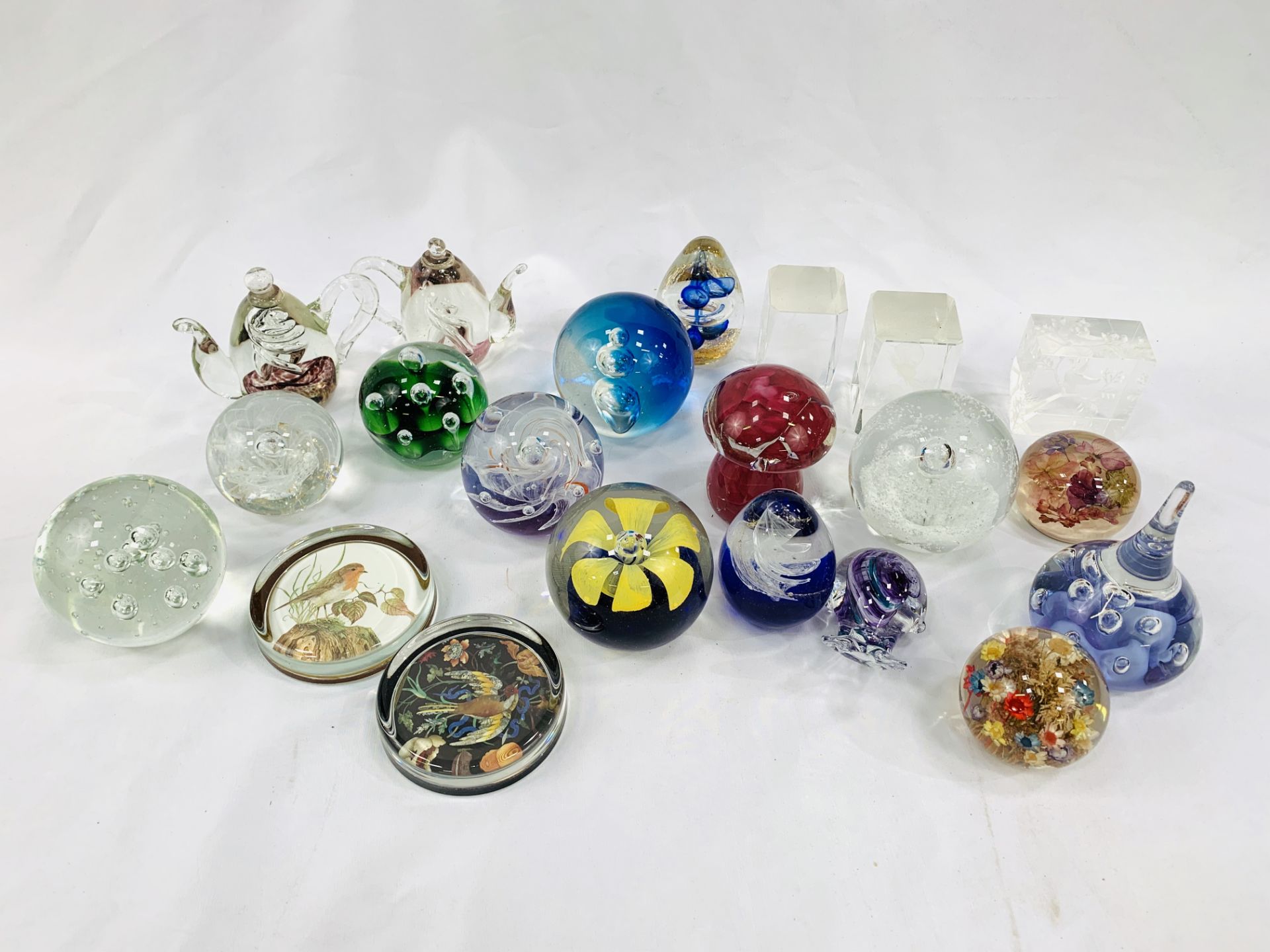 Collection of 21 glass paperweights. - Image 2 of 3