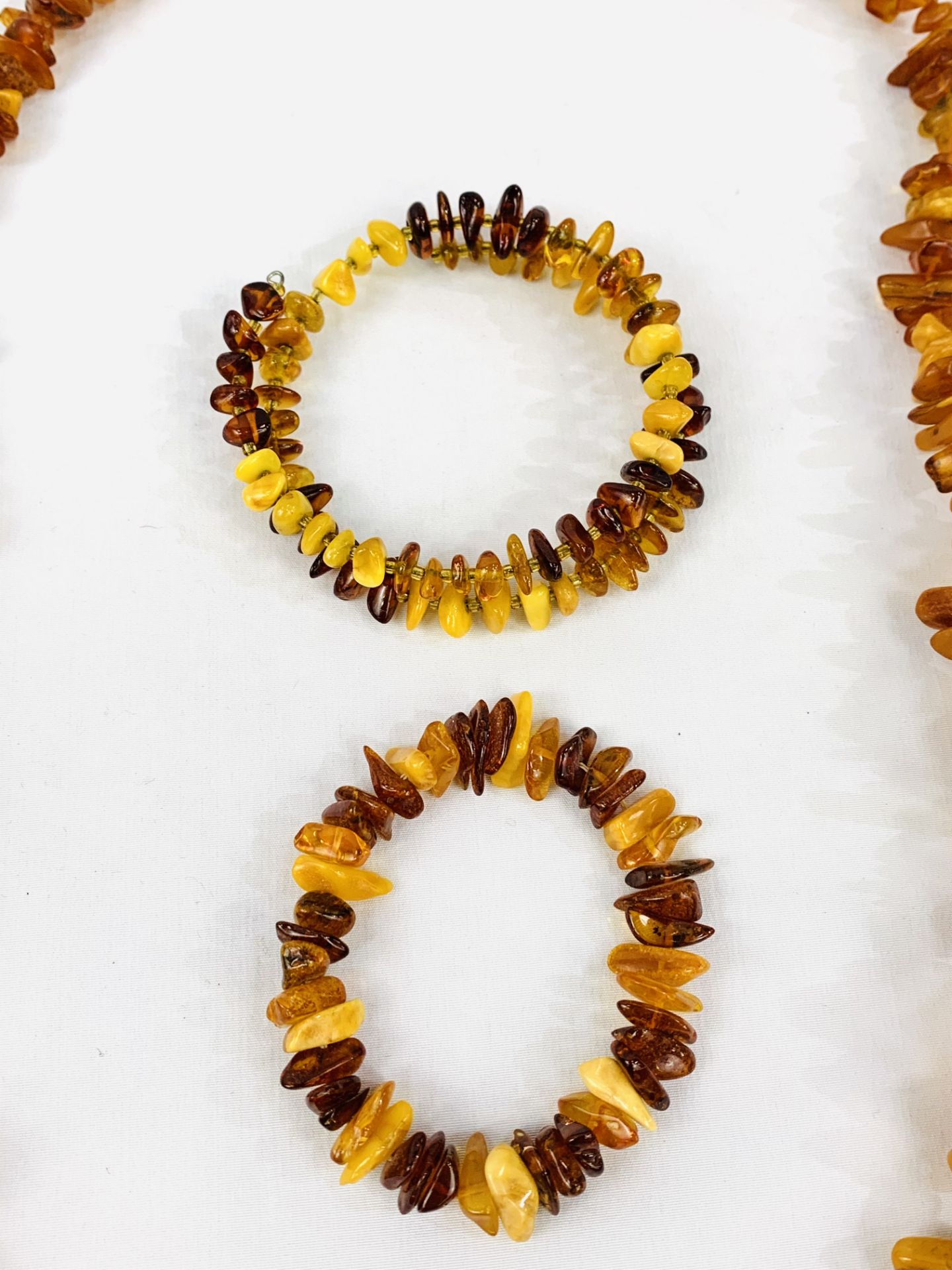 3 items of amber coloured jewellery - Image 2 of 4