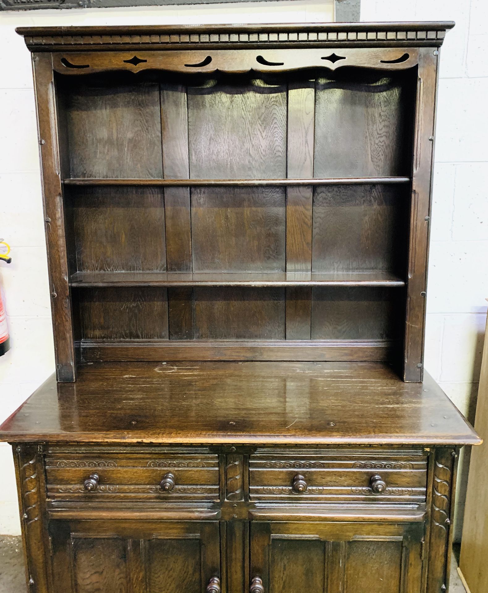 1930's oak dresser with two open shelves above two frieze drawers with two cupboards beneath. - Image 3 of 8