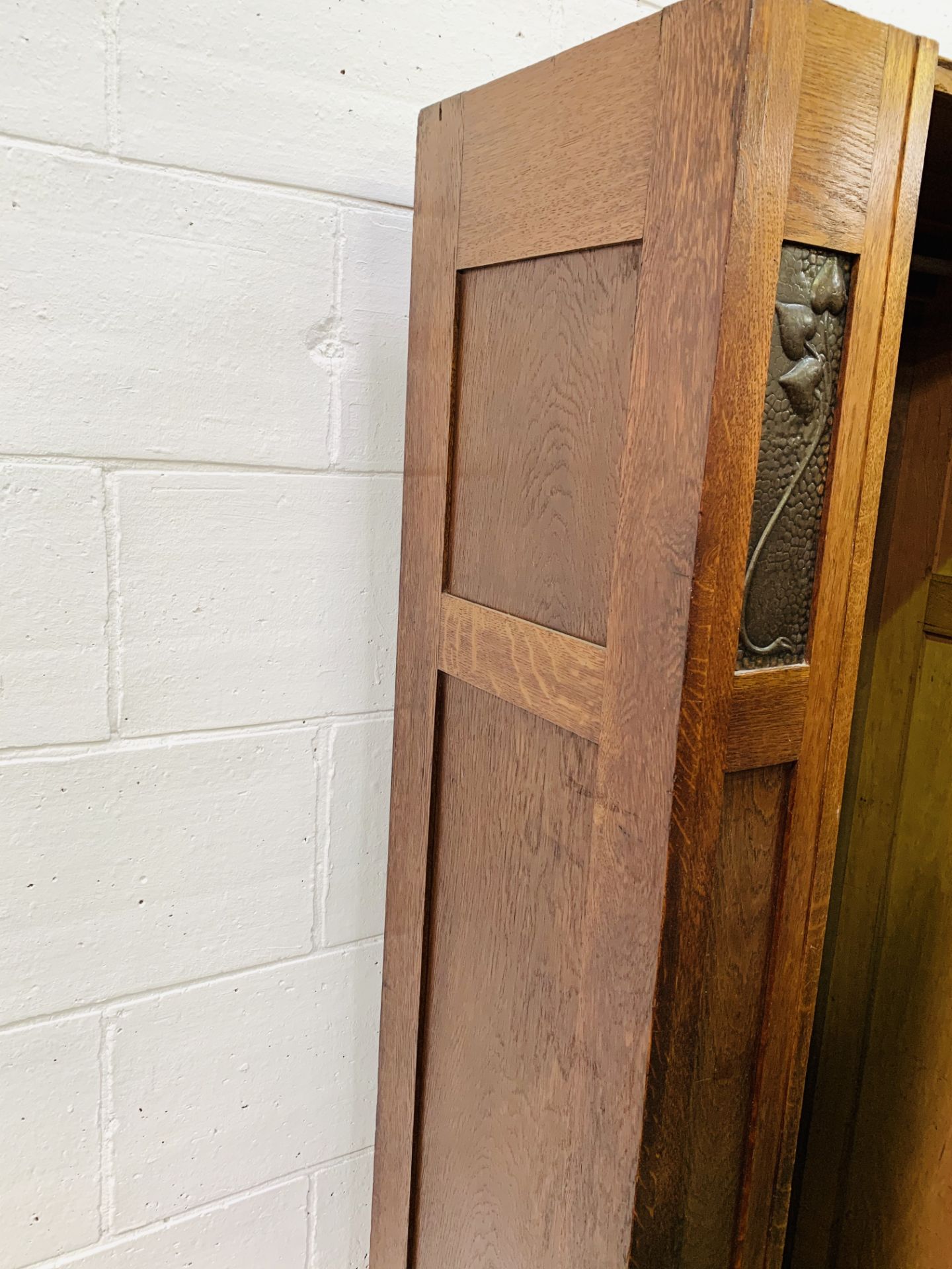 1930's oak wardrobe with mirror door and copper decorative panels - Image 5 of 6