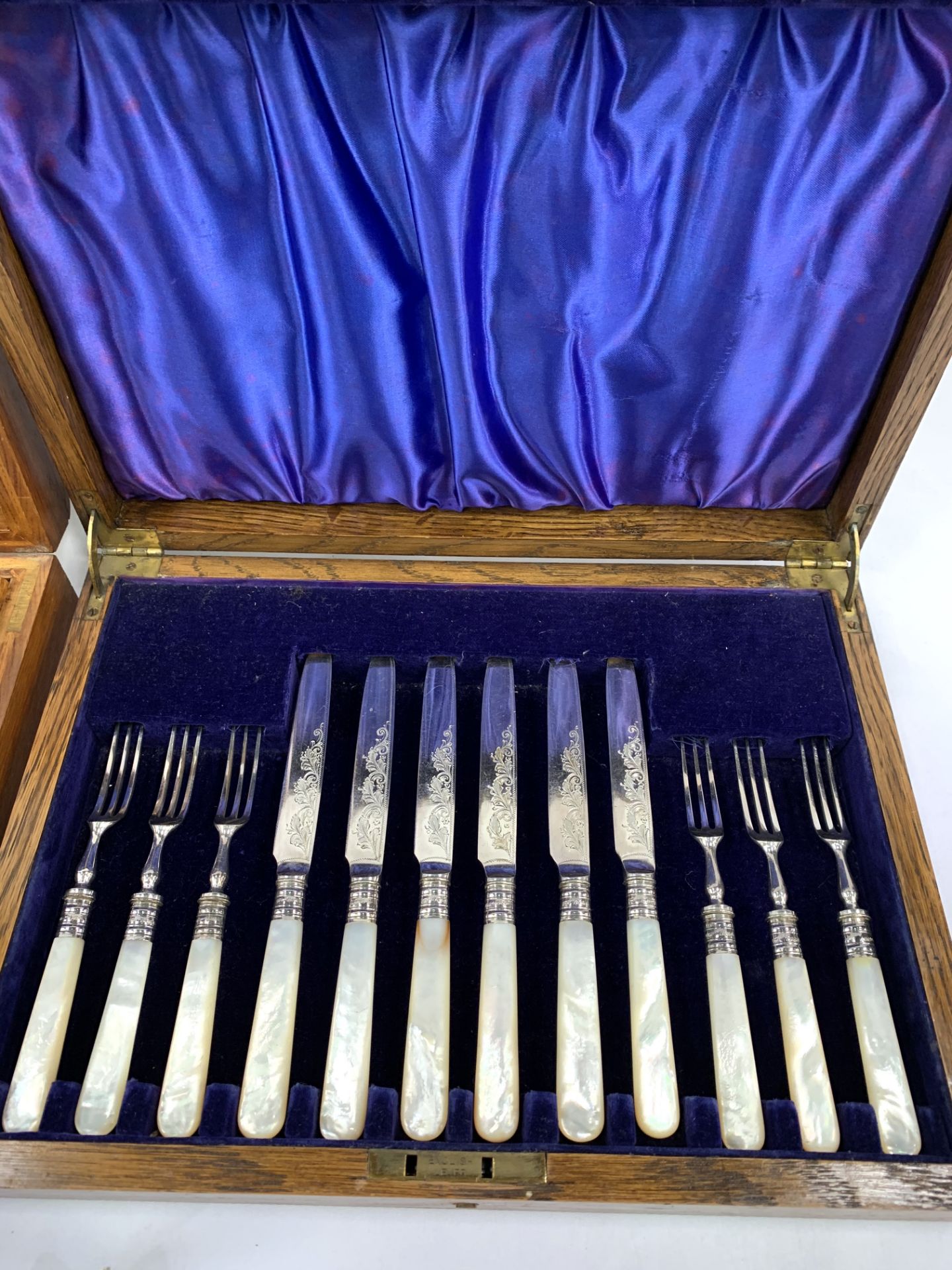 Two Edwardian canteens of dessert knives and forks; five silver teaspoons, and two butter knives - Image 2 of 4