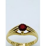 18ct gold and ruby ring, size T, weight 3.7gms.